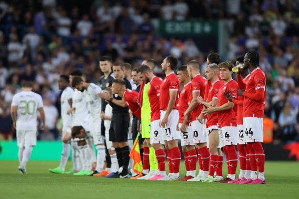 某地通过引 某地通过引